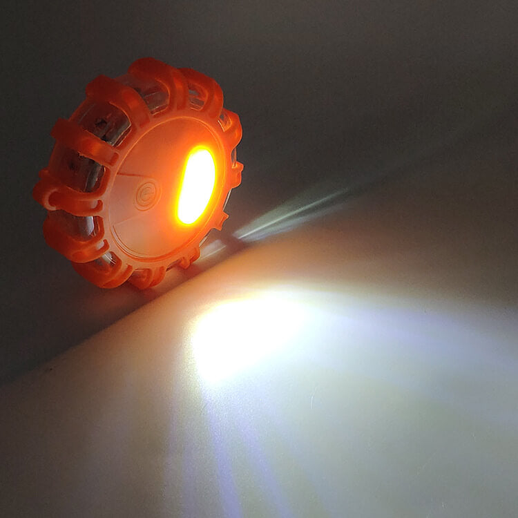 Högintensiv LED nödlampa ger maximal synlighet, oumbärlig för din säkerhet i mörkret.