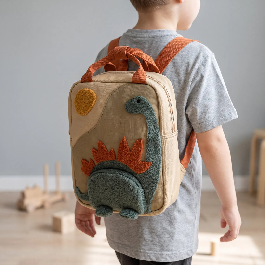Lekfull dinosaurie barnryggsäck i canvas för förskolan. Perfekt skolväska för små äventyrare och skolstart.