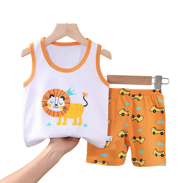 Flickkläder: Bekvämt t-shirt och shorts set i bomull med färgglatt djurtryck för lek.
