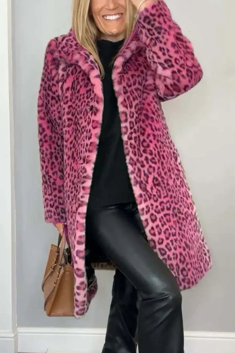 Leopardmönstrad vardagsjacka för dam. Trendig höst- och vinterjacka, varmt och stilrent ytterplagg i dammode.