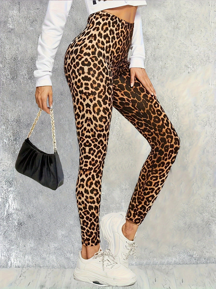 Trendiga leopardleggings med hög midja, stretchiga och mångsidiga för både avslappnade dagar och festliga tillfällen.