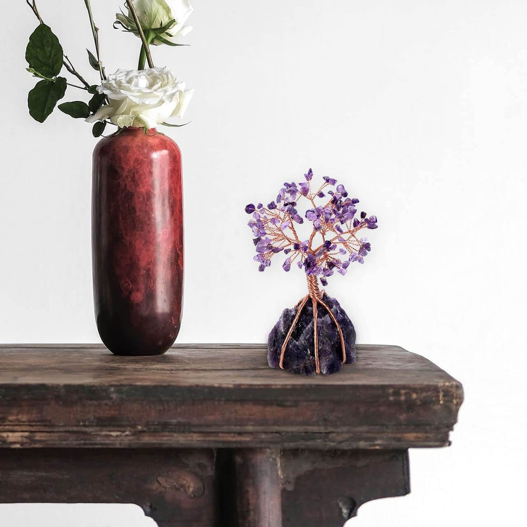 Detaljbild av Livets Träd Bonsai med glänsande Rosenkvarts-blad, perfekt Feng Shui-dekoration.