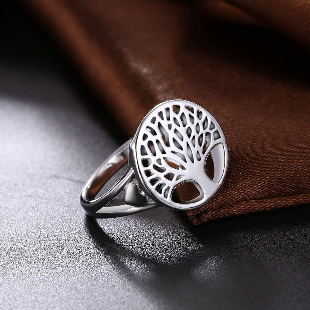 Symbolisk livets träd silverring med keltisk design, perfekt damsmycke med andlig betydelse.