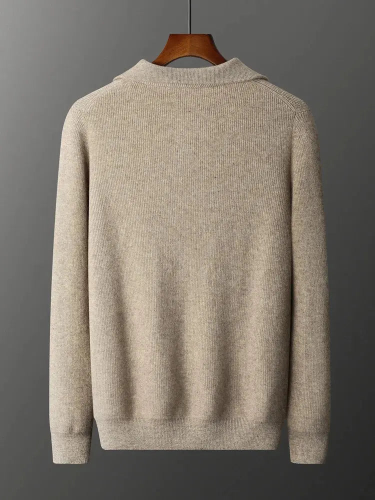 Elegant herrtröja med halvdragkedja i tidlös design. Mångsidig för modern stil och komfort.