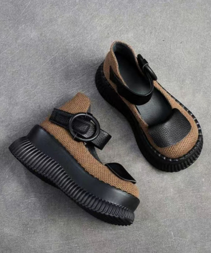 Bekväma bruna plattform loafers för kvinnor med stilrent spänne, perfekt för både vardag och elegant look.