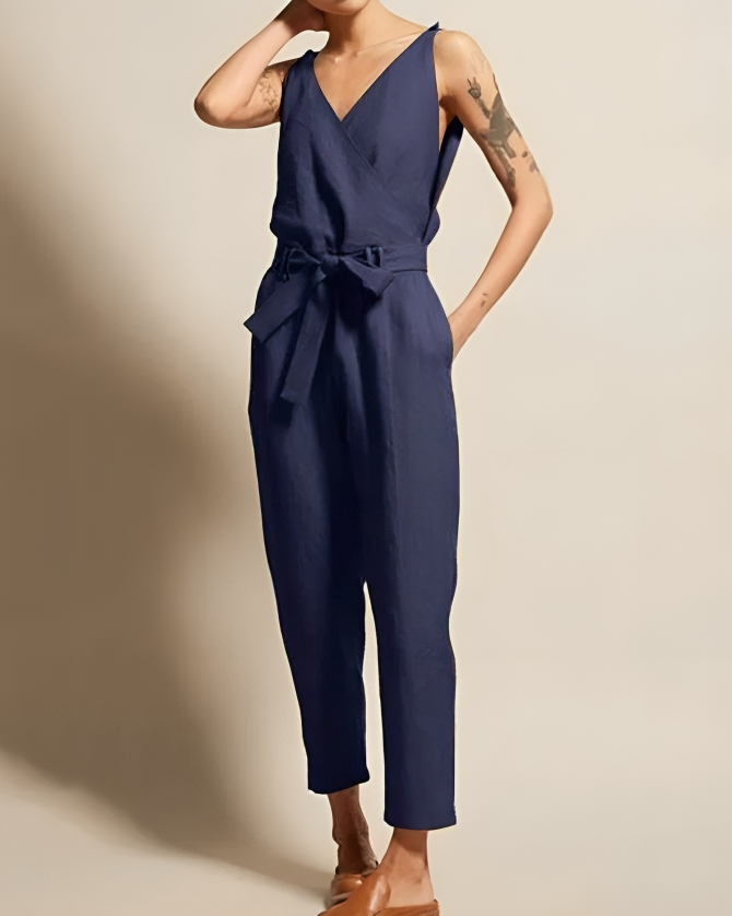 Luftig dam jumpsuit med justerbart midjeband för bekväm, ledig stil. Perfekt för sommar och vardag.
