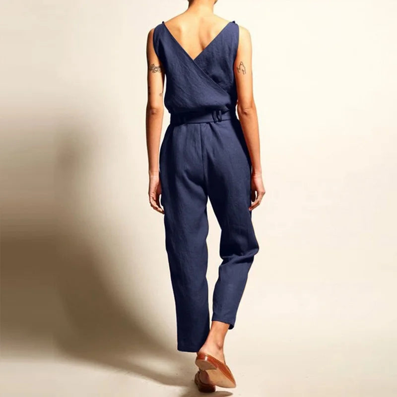 Elegant dam jumpsuit, justerbar passform. Idealisk för fest, semester eller en stilfull vardagsoutfit.
