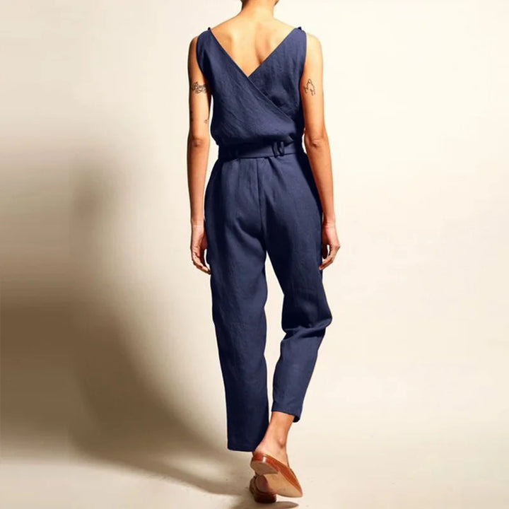 Elegant dam jumpsuit, justerbar passform. Idealisk för fest, semester eller en stilfull vardagsoutfit.