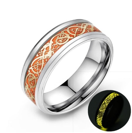 Ring i rostfritt stål, drakmotiv som lyser i mörkret, perfekt som gåva.