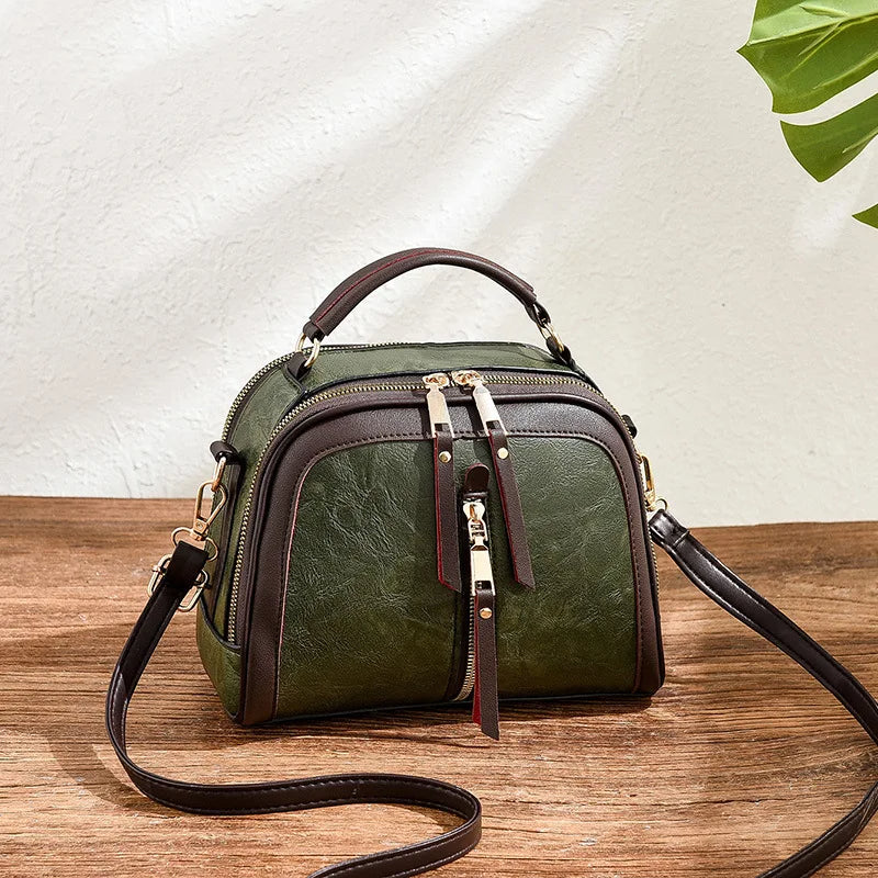 Elegant alligator handväska, lyxig damväska med stilfull prägling. En designerväska för alla årstider.
