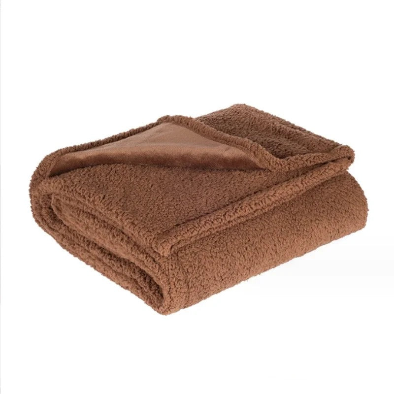 Lyxig shaggy filt i mjuk nylon, perfekt för mysiga stunder och varm avkoppling i hemmet.
