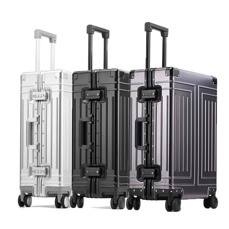 Lyxig silverfärgad aluminium resväska med hårt skal, robust och elegant för premiumresor.