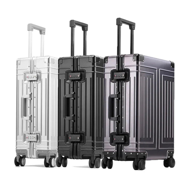 Lyxig silverfärgad aluminium resväska med hårt skal, robust och elegant för premiumresor.