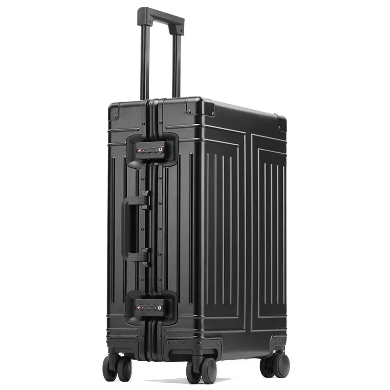 Elegant aluminium resväska med smidiga 360° hjul och integrerat TSA-lås för enkel bagagehantering.