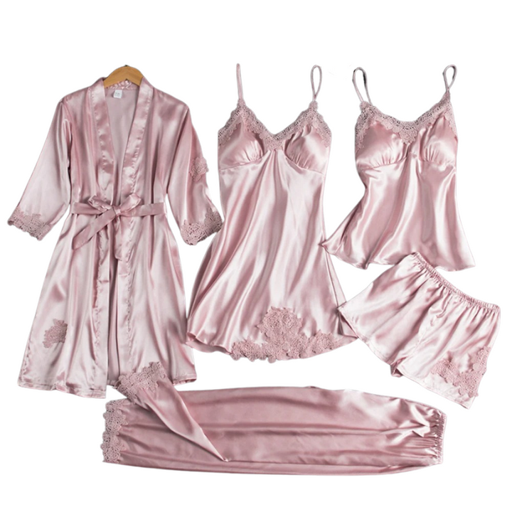Femdelat pyjamasset i dammodell med satin, diskret plattbild för onlinebutik