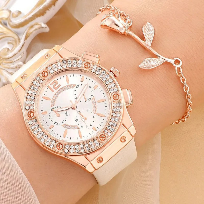 Elegant damklocka med strass som glittrar, lyxig accessoar som smycke för kvinnor, mode och stil.