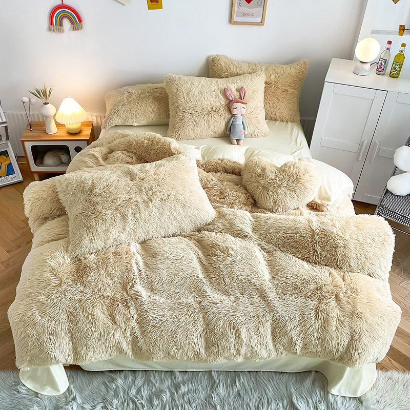 Shaggy påslakan med långa, mjuka fibrer i fleece, för en inbjudande och bekväm säng.