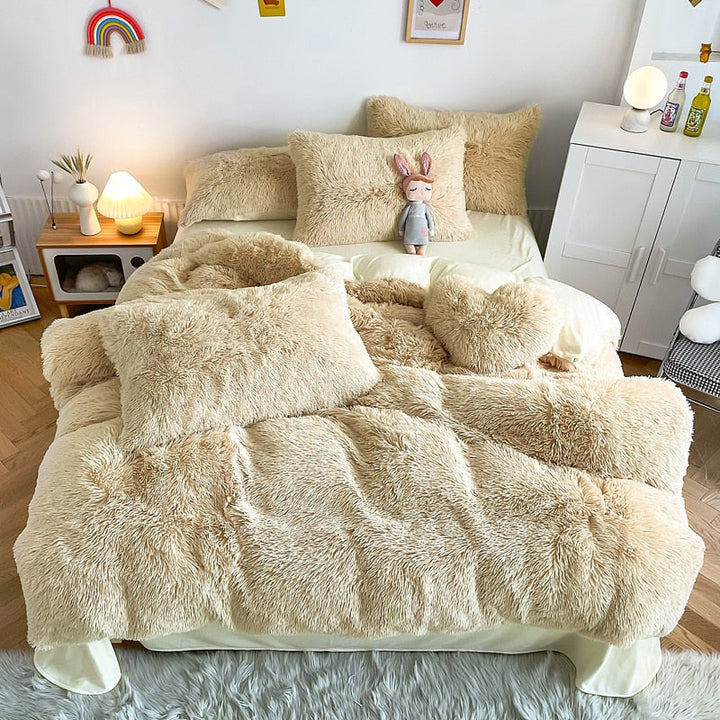 Shaggy påslakan med långa, mjuka fibrer i fleece, för en inbjudande och bekväm säng.