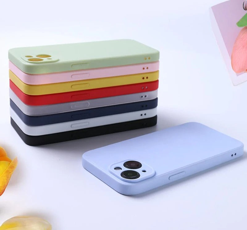 Hållbart iPhone-fodral: Silikonmaterial med förstärkta kanter, perfekt för dagligt skydd.