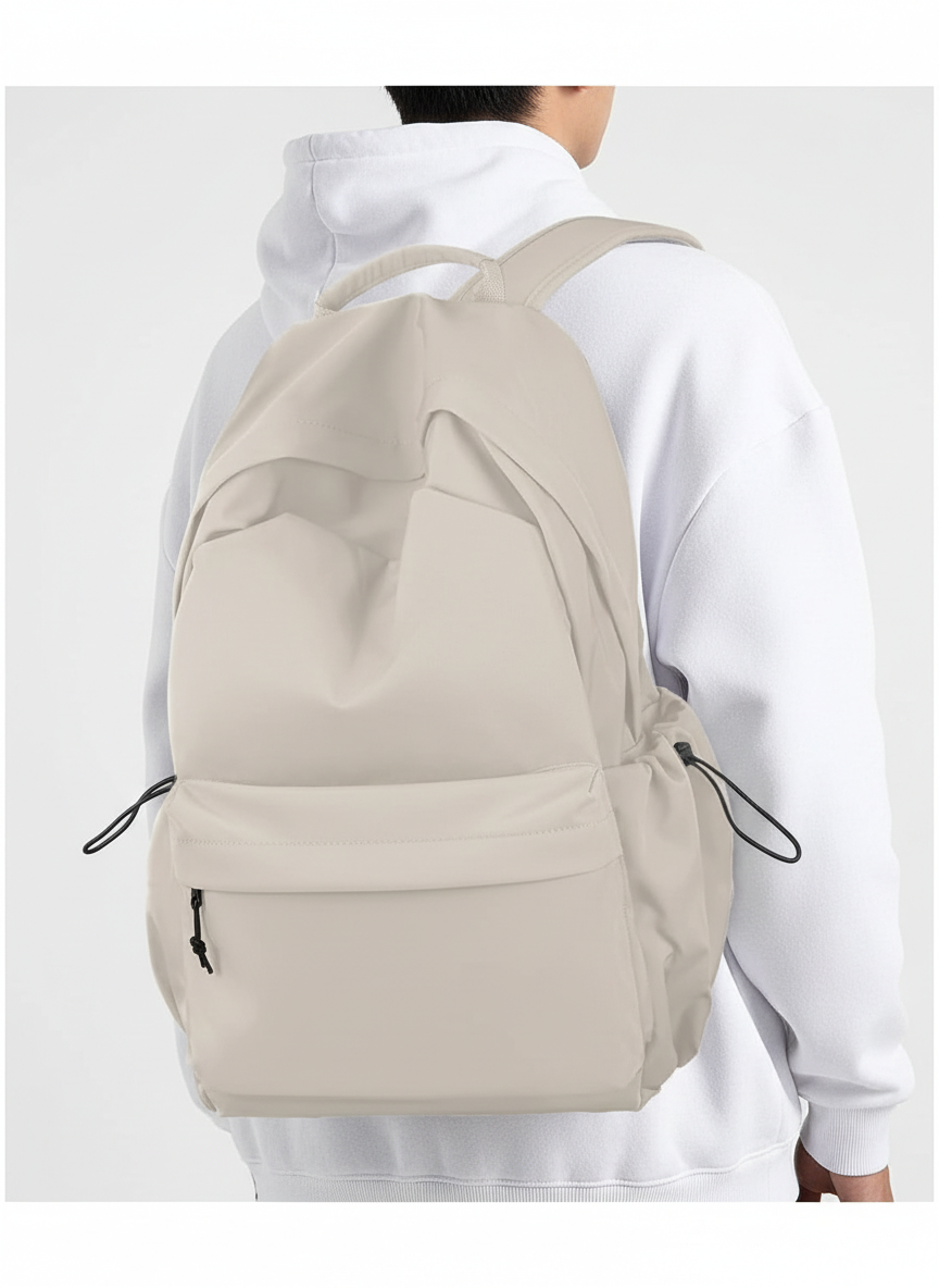Vattentät FlexiPack laptopväska, håller din teknik torr och organiserad under pendling och resa.