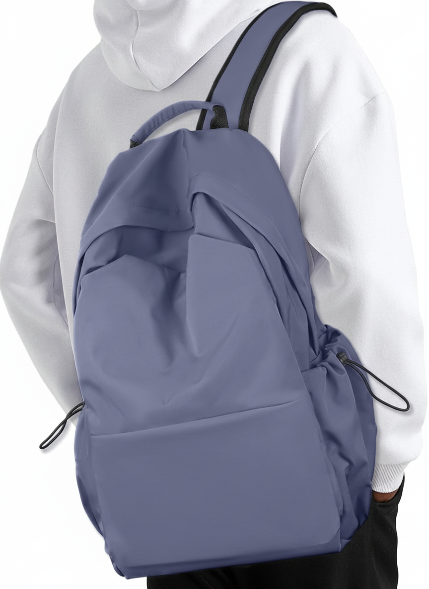 Hållbar FlexiPack laptopväska/ryggsäck, vattentät och organiserad för arbete och äventyr.