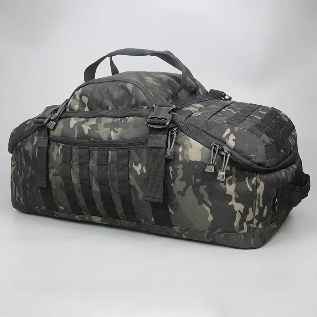 Detaljbild på Nomadridge taktisk ryggsäck med Molle-fästen, idealisk för friluftsliv & packning.