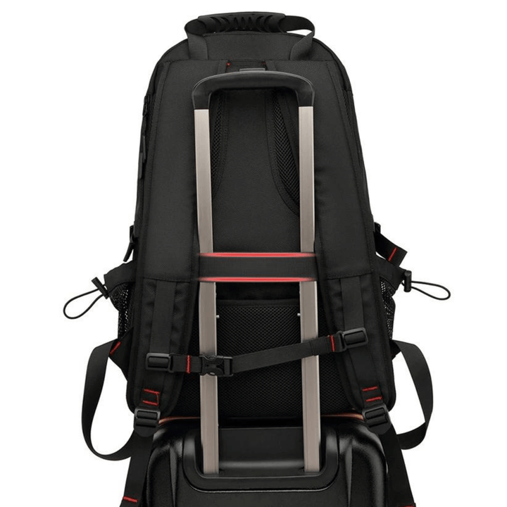 Stor 50L vandringsryggsäck med ergonomiska axelremmar. Perfekt för långa äventyr, passar unisex.