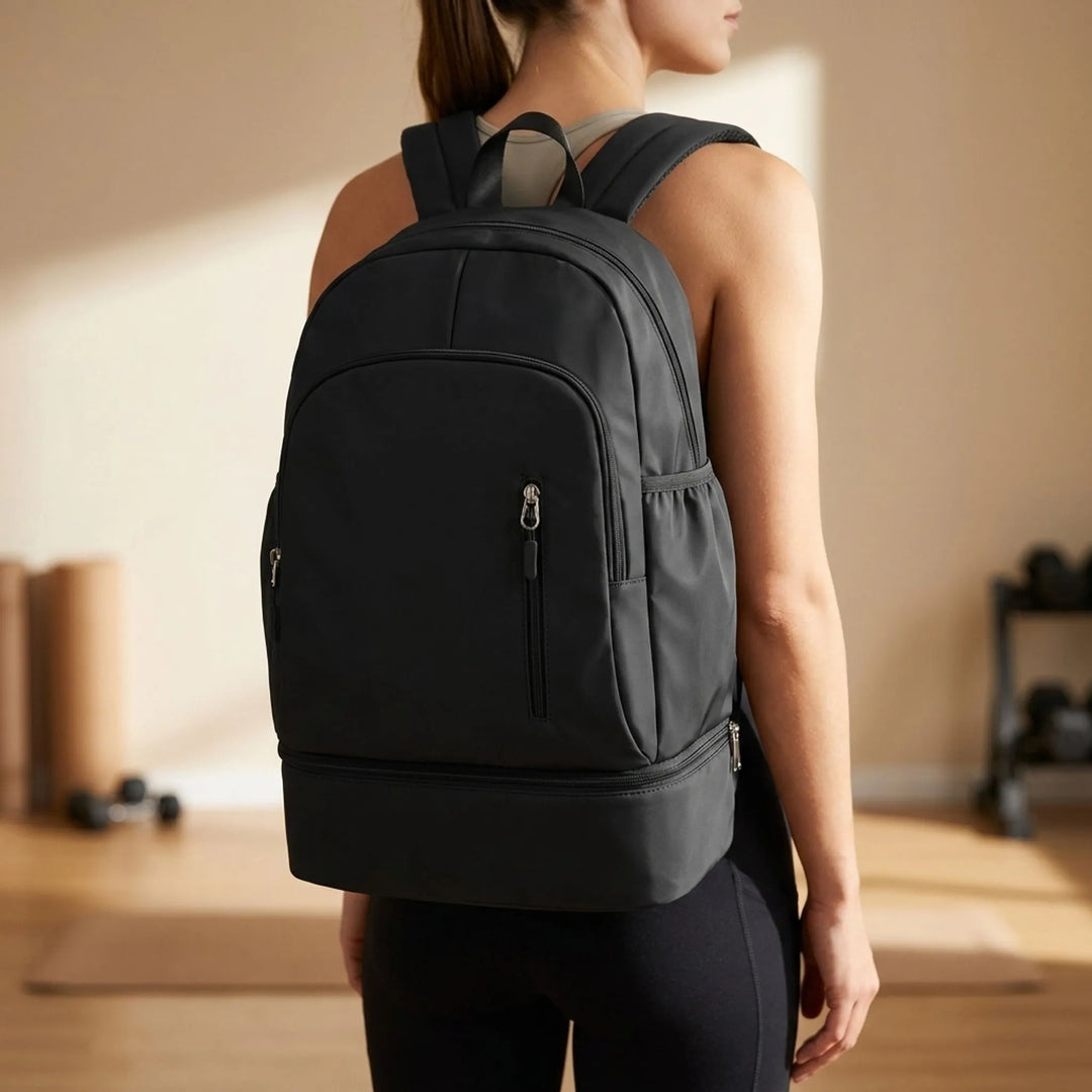Mångsidig unisex sportryggsäck i nylon med dedikerat skofack, idealisk som gym- eller träningsväska.