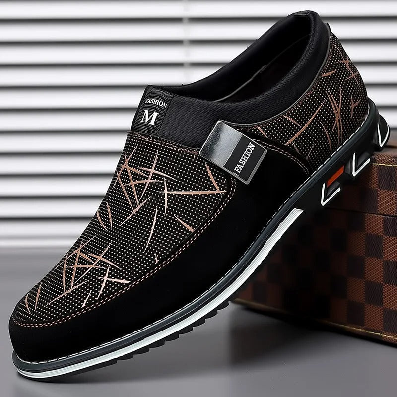 Interiör av slip-on herrloafers, mjukt foder för maximal komfort hela dagen.
