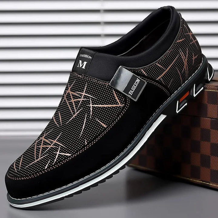 Interiör av slip-on herrloafers, mjukt foder för maximal komfort hela dagen.