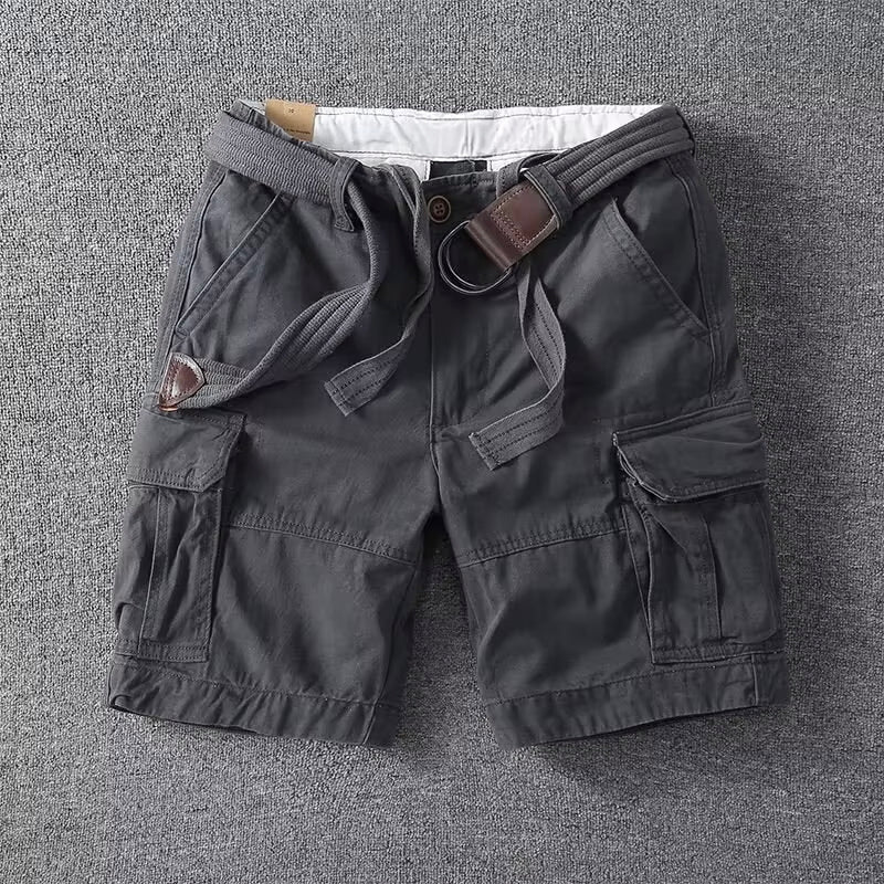 Svarta mäns cargoshorts med justerbar midja. Slitstarka och praktiska för vandring och äventyr.