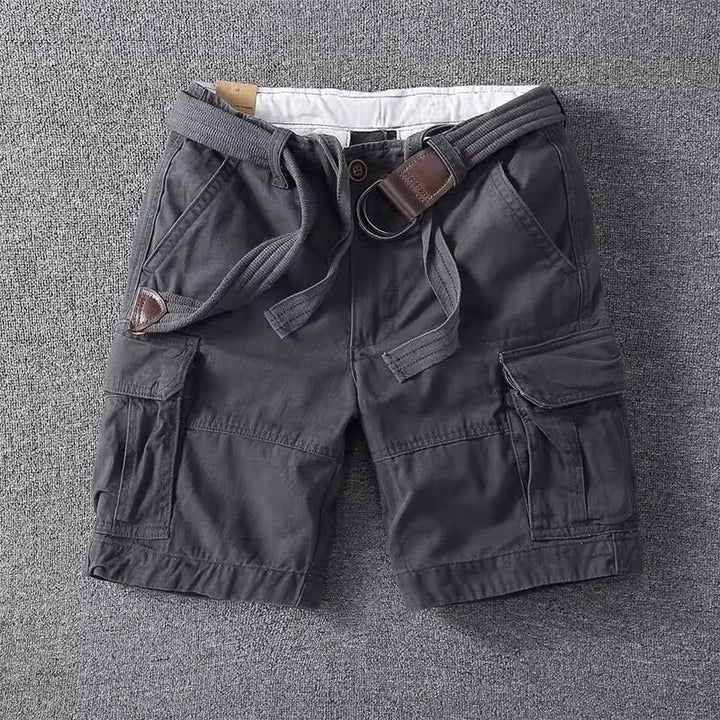 Svarta mäns cargoshorts med justerbar midja. Slitstarka och praktiska för vandring och äventyr.