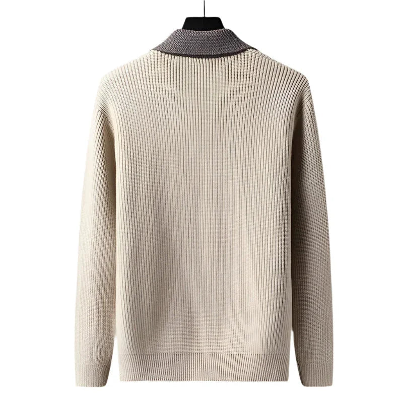 Mångsidig herrtröja/cardigan med en elegant touch och smarta fickor för praktisk stil.