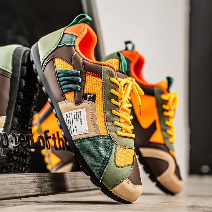 Snygga färgblock sneakers för män, sidovy. Mångfärgade herrskor i modern streetwear-design. Bekväma casualskor.