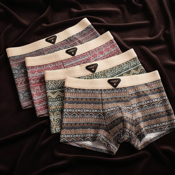 Geometriska boxershorts på modell, visar den bekväma passformen och moderna designen.