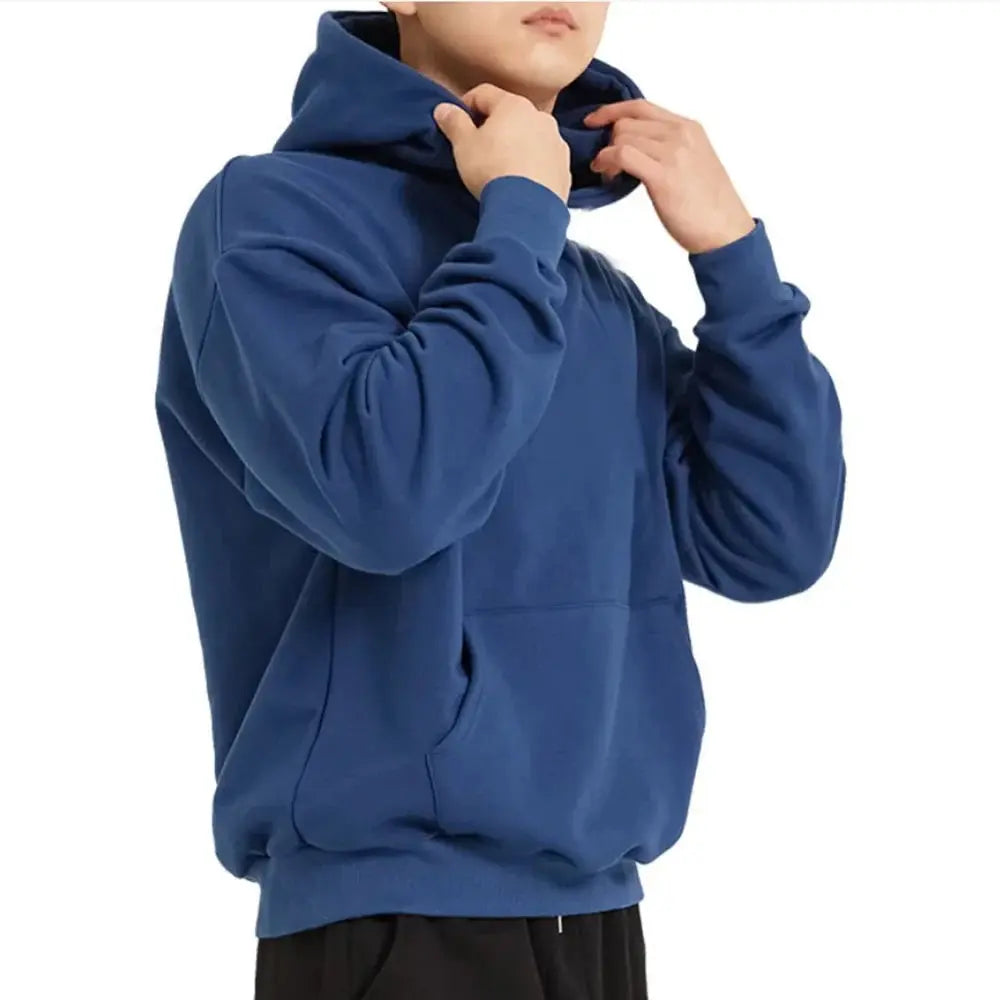 Modern herrhoodie, lös passform för höst- och vårmode, med optimal komfort.