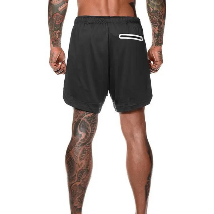 Snygga aktivkläder shorts för män, med dubbellager design som kombinerar funktionalitet med modern strandstil.