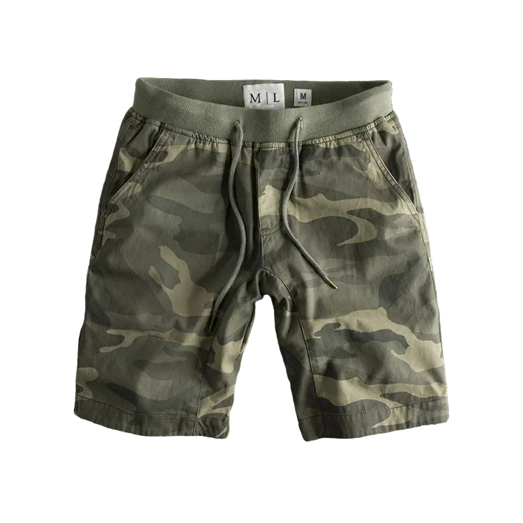 Mäns kamouflage shorts i grått/grönt för outdoor och fritid. Bekväma sommarshorts för vandring och camping.