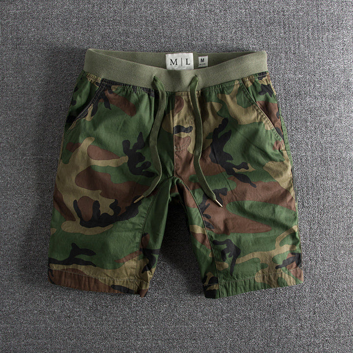 Bekväma mäns kamouflage shorts, perfekta för aktiva dagar. Mångsidiga fritidsshorts för äventyr och sommar.
