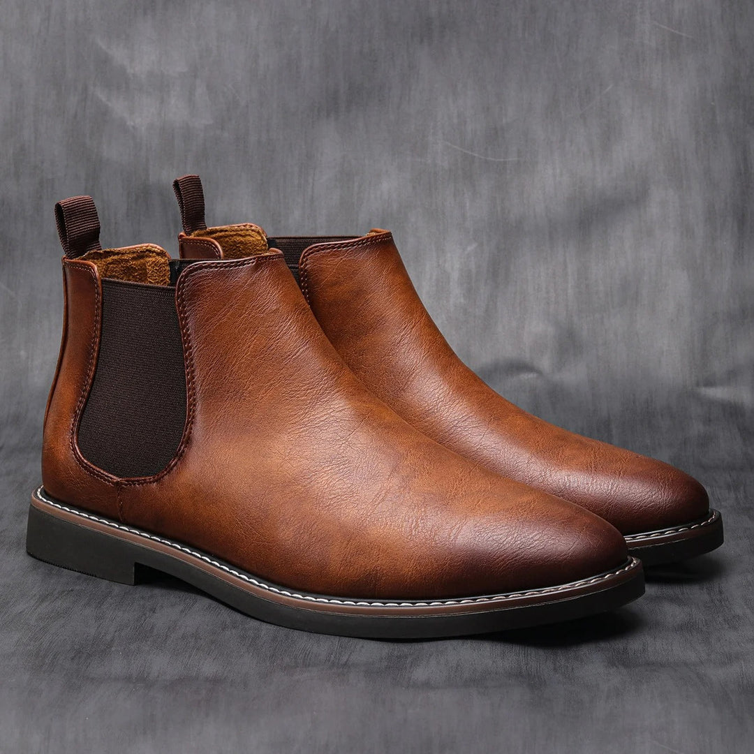 Snygga slipon chelseastövlar för herrar. Mångsidiga kängor för elegant casual stil och komfort.