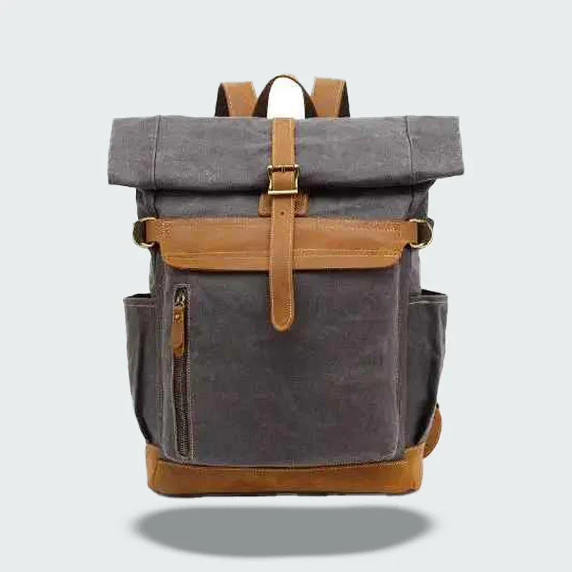 Stilren rolltop ryggsäck för män med laptopfack. Vattentålig för säker pendling & vardag.