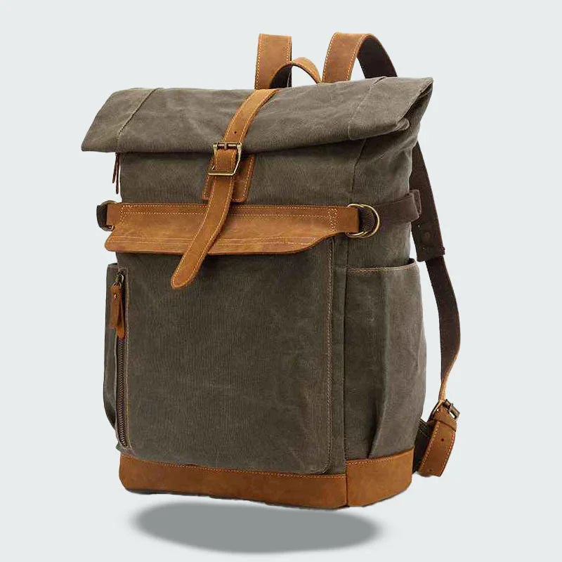 Robust rolltop ryggsäck för män, utmärkt för utomhusbruk & äventyr. Klassisk & vattentålig.