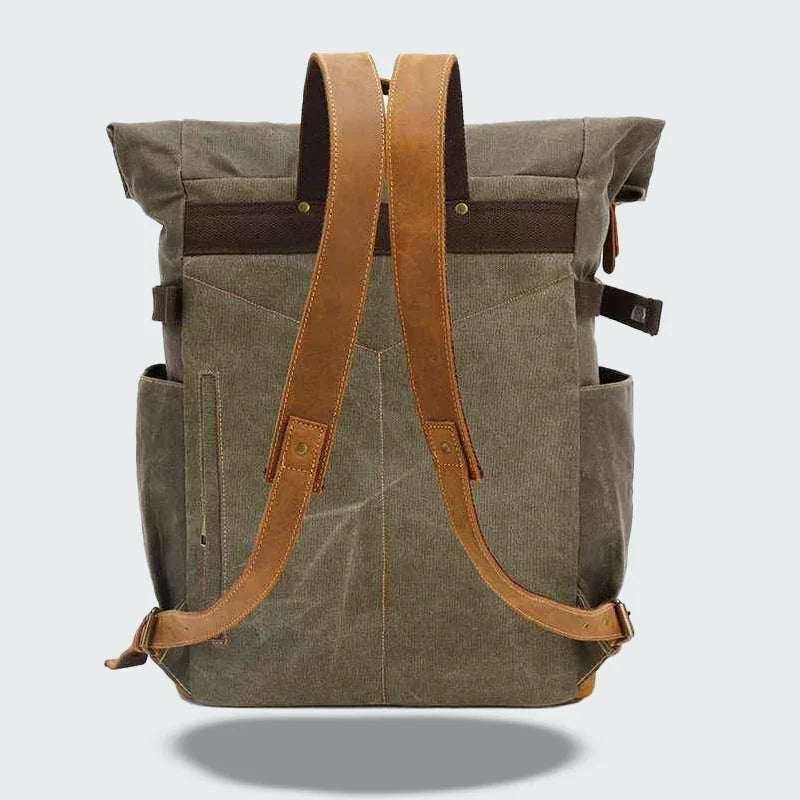 Hållbar klassisk rolltop ryggsäck för män, idealisk för alla väder. Perfekt för vardag & pendling.