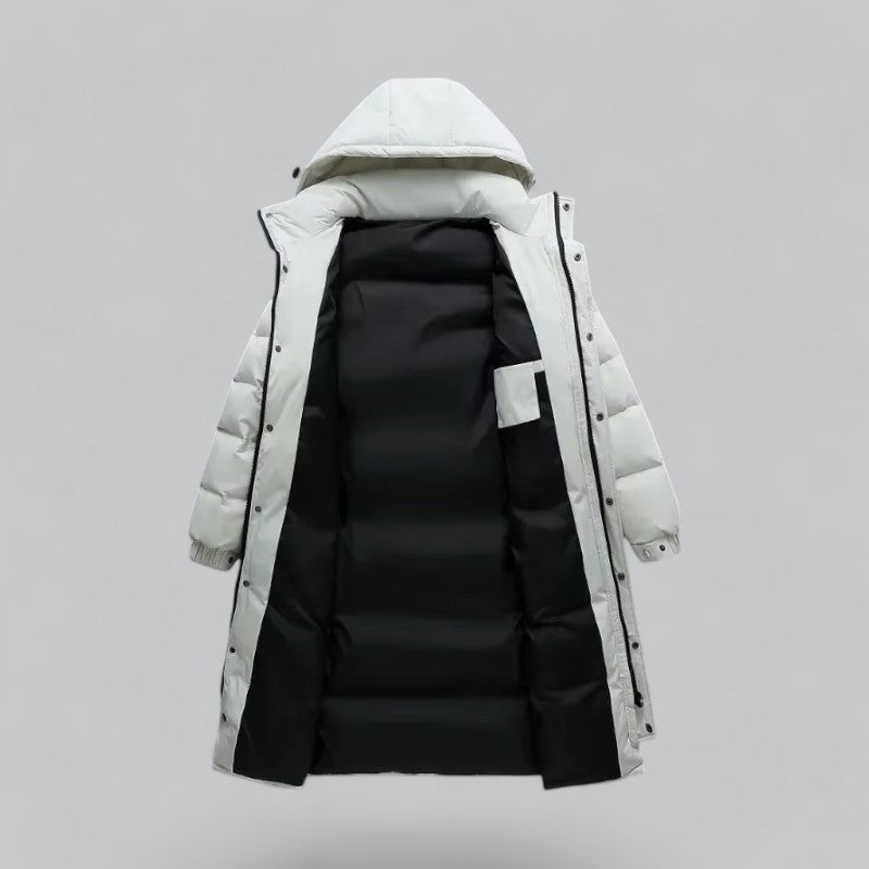 Detaljbild av herrarnas varma pufferparka. Vinterkappa i slitstarkt material, perfekt för kalla dagar. Maskintvättbar.