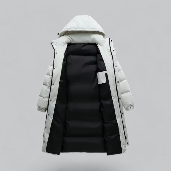 Detaljbild av herrarnas varma pufferparka. Vinterkappa i slitstarkt material, perfekt för kalla dagar. Maskintvättbar.