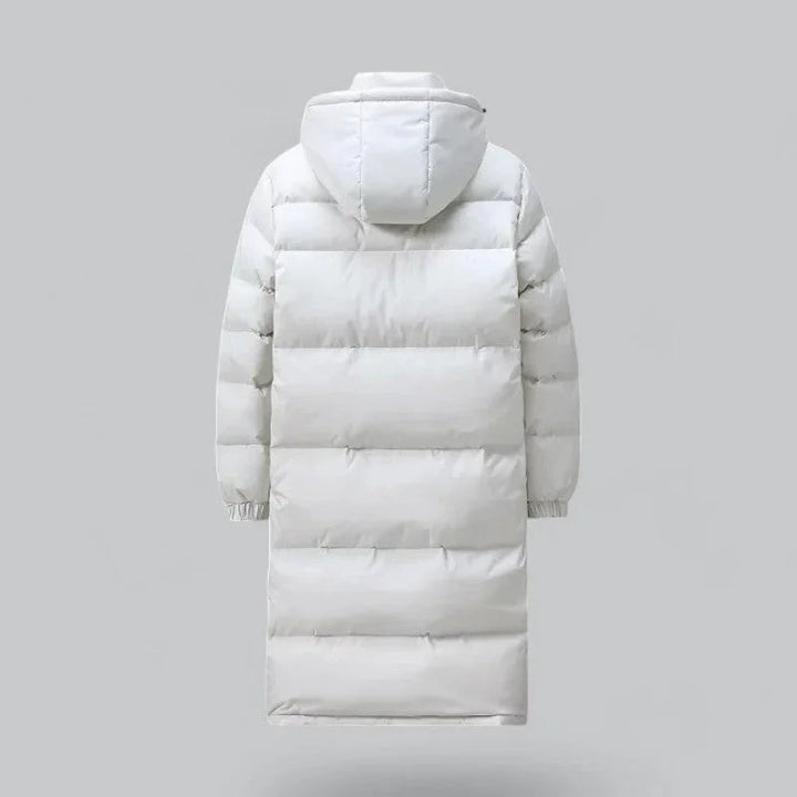 Modern herrparka, lång modell. Varm pufferjacka som kombinerar stil med funktion för kalla vinterdagar.