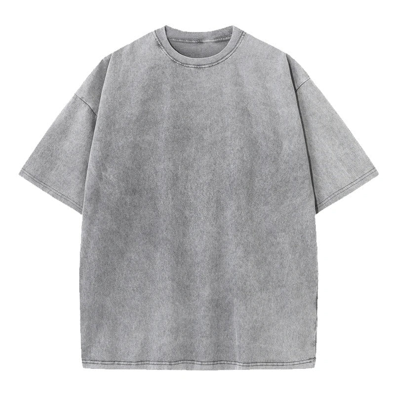 Avslappnad vardags t-shirt för män med oversized passform. Ger en bekväm och ledig känsla hela dagen.