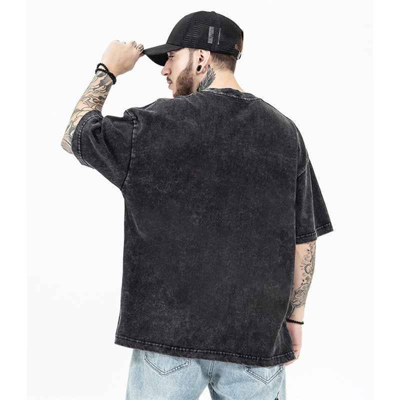Mjuk herr t-shirt med ledig oversize passform. Ultimat komfort och stil för den medvetne mannen.