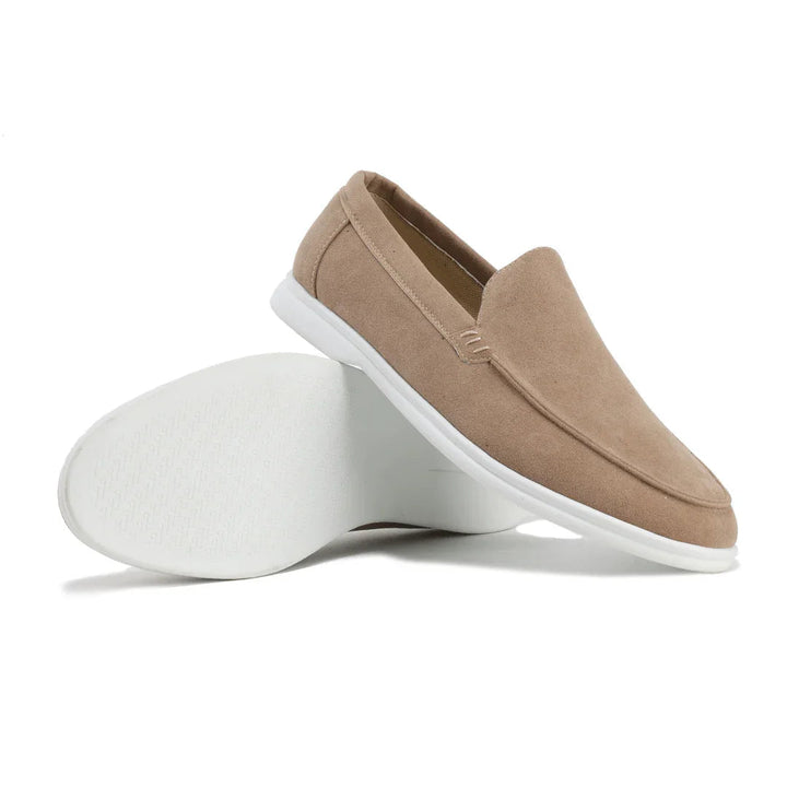 Premium herrloafers i låg profil design. Eleganta och mångsidiga för alla tillfällen.