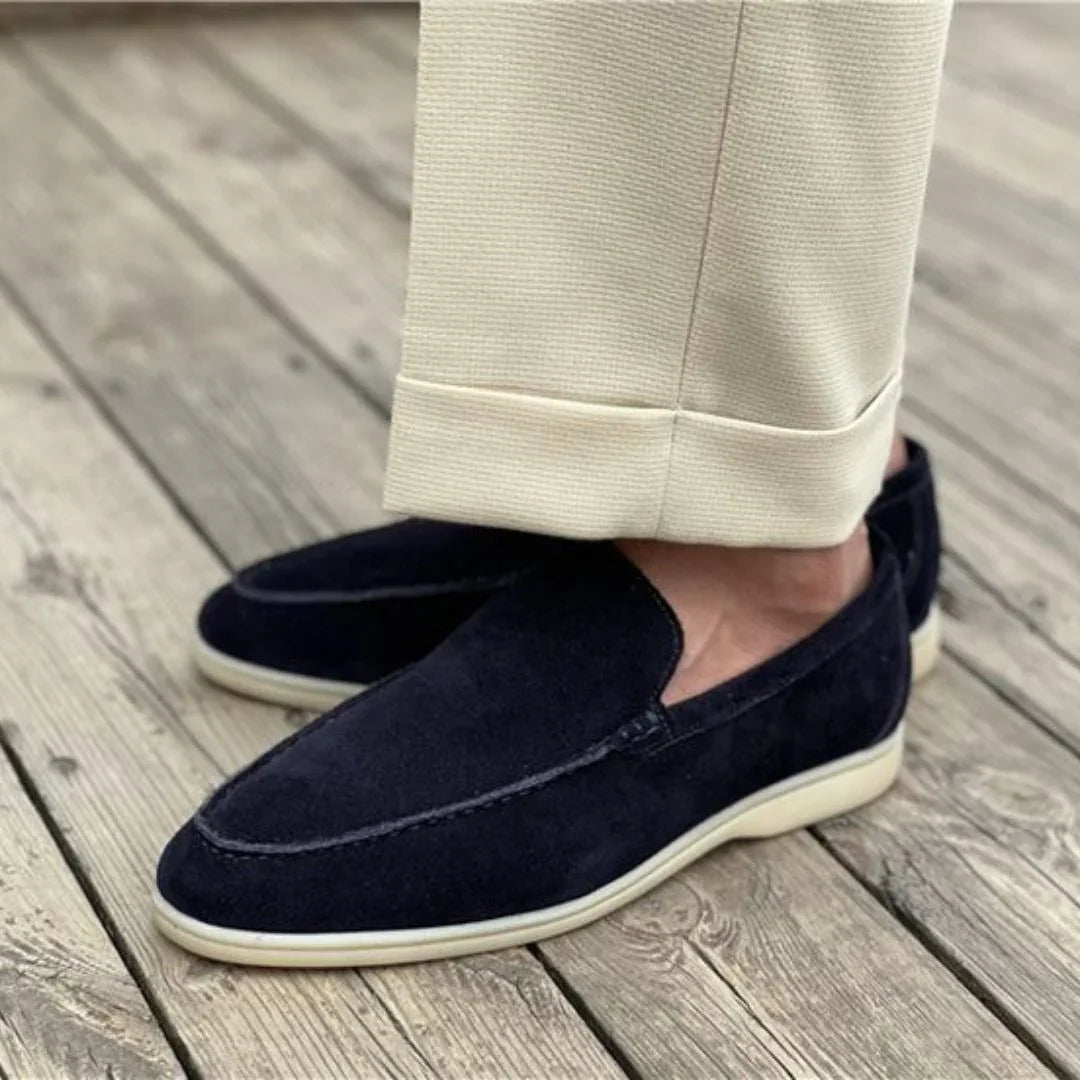 Bekväma slip-on loafers för män, tidlös design med låg profil. Mångsidiga för mode.